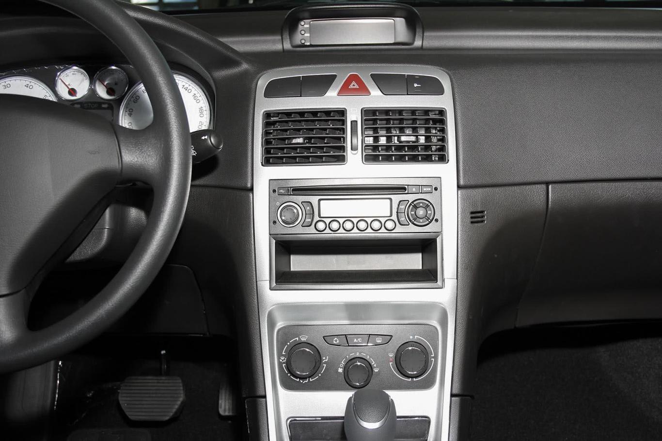 标致307两厢 1.6l 自动 舒适版中控台整体