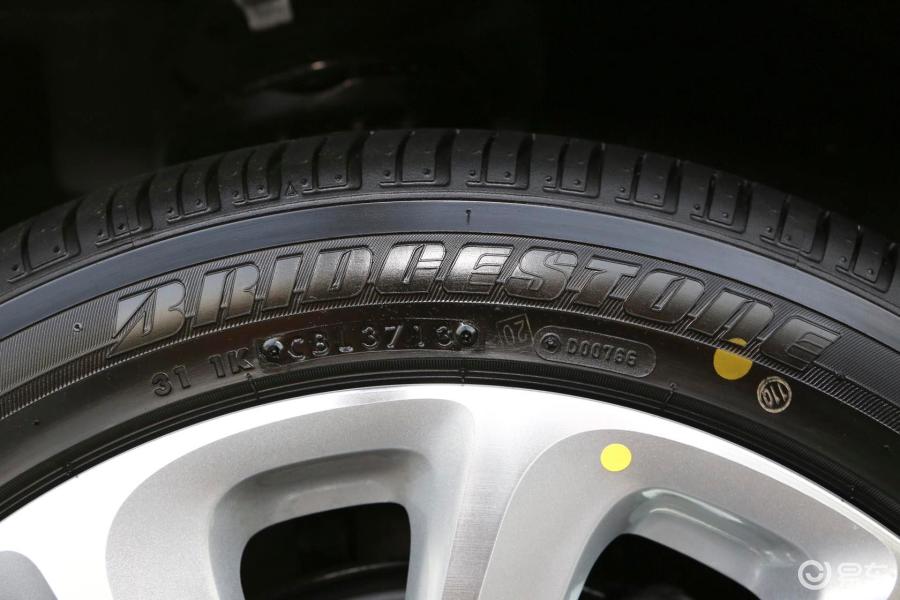 【君越2013款2.0t 技术型轮胎规格汽车图片-汽车图片大全】-易车网