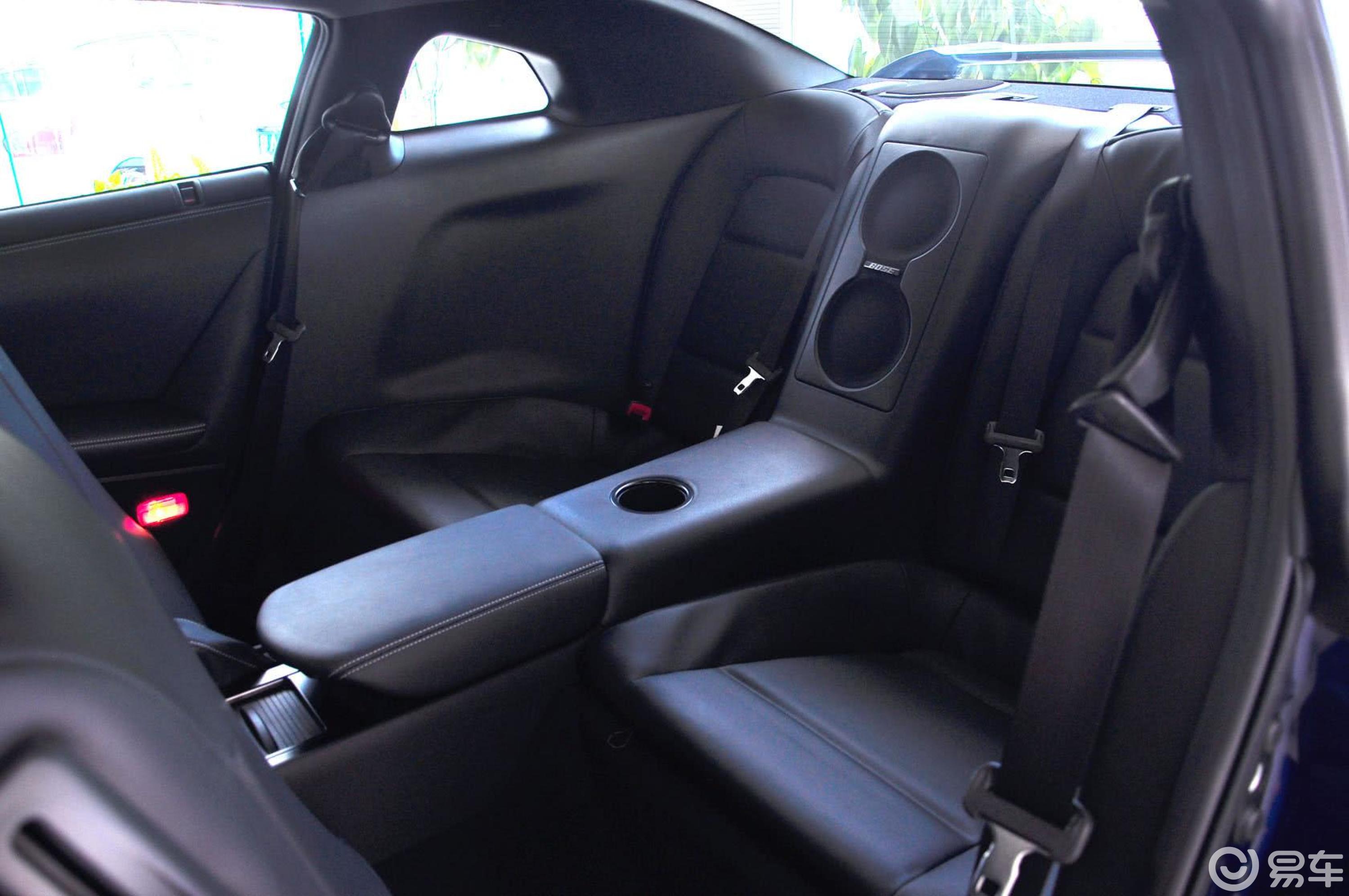 【日产gt-r2014款premium 黑色内饰后排空间体验汽车图片-汽车图片