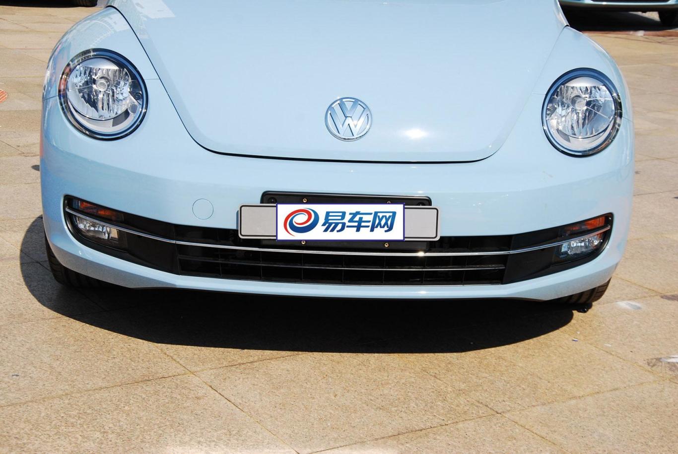 甲壳虫1.4 tsi 时尚型前格栅侧俯拍