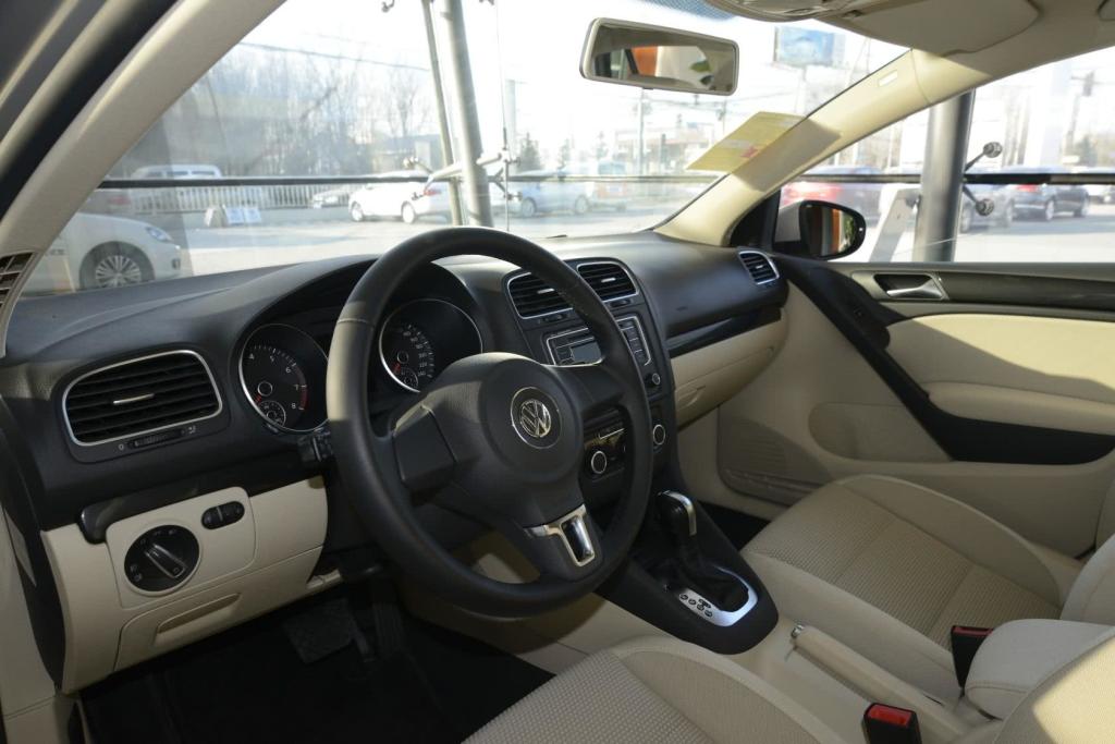 【高尔夫-内饰图片高尔夫 内饰—铂金米色】-网通社internet info