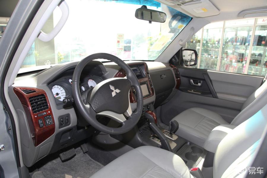 【帕杰罗2011款v73 3.0 gls at内饰汽车图片-汽车图片大全】-易车网