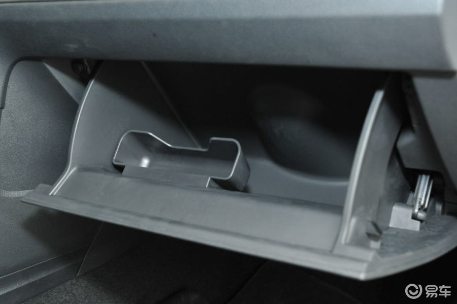 6l 手动 舒适版手套箱汽车图片-汽车图片大全】-易车网