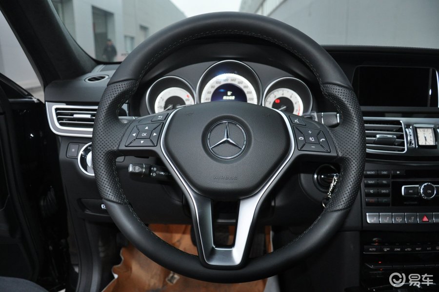 【奔驰e级2014款e300l 运动豪华型方向盘汽车图片-汽车图片大全】