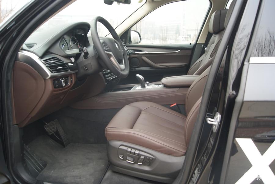 【宝马x5(进口)2014款xdrive35i 尊享型前排空间汽车图片-汽车图片