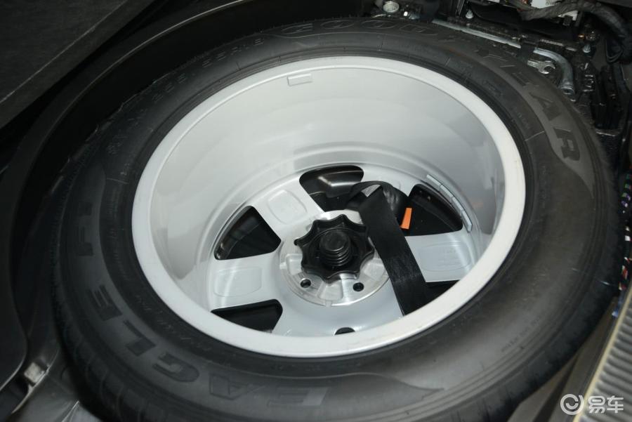 【奥迪q72014款35 tfsi quattro 运动型备胎汽车图片-汽车图片大全】