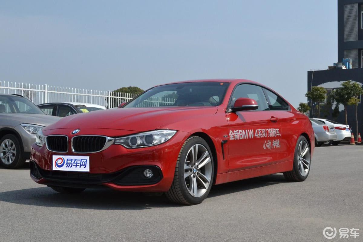 【宝马4系2014款双门轿跑车 428i 运动设计套装侧前45度车头向左水平