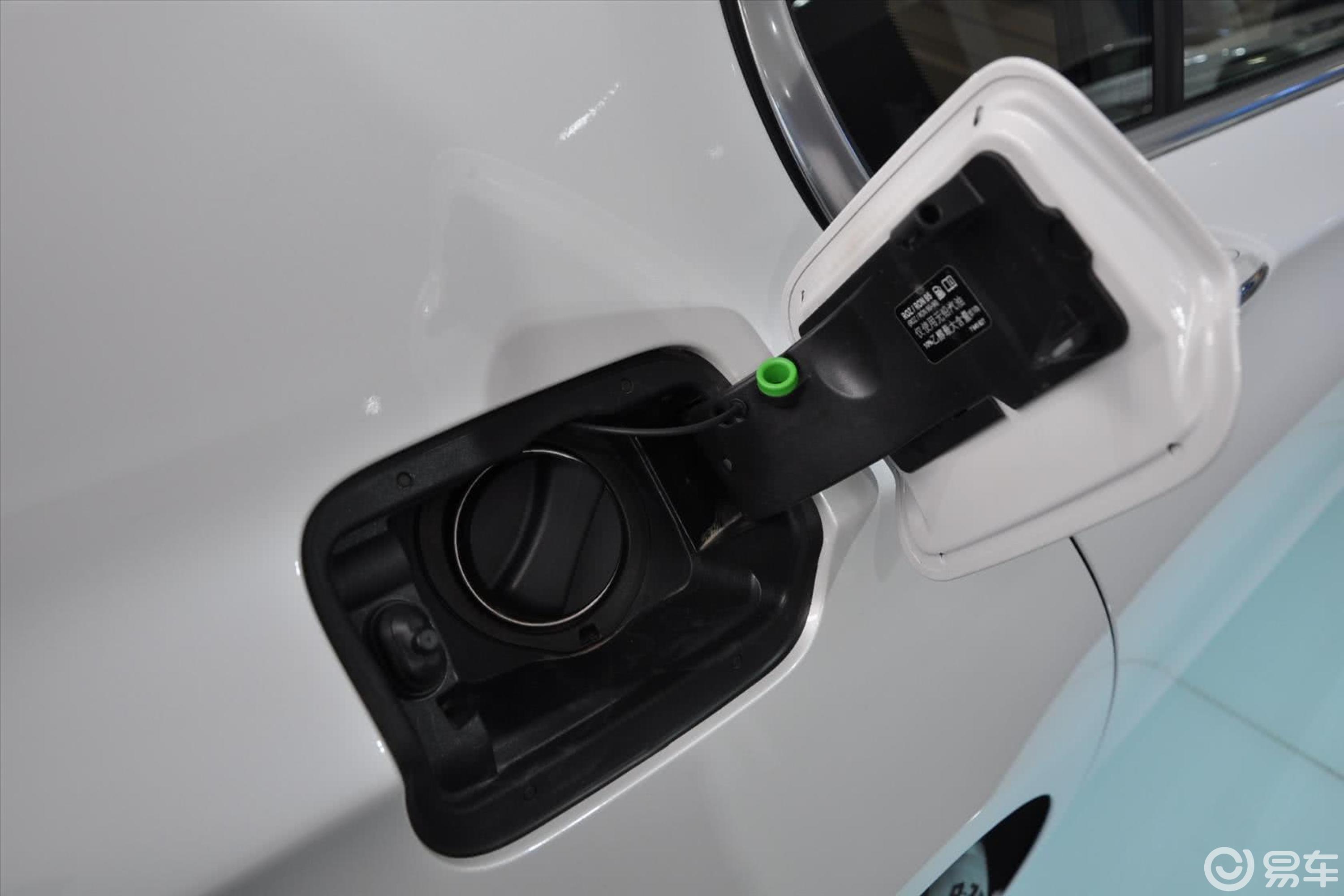 【宝马7系2013款740li xdrive油箱盖汽车图片-汽车图片大全】-易车