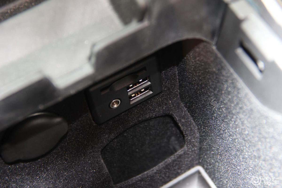 【凯迪拉克xts2014款28t 铂金型aux接口汽车图片-汽车图片大全】-易车