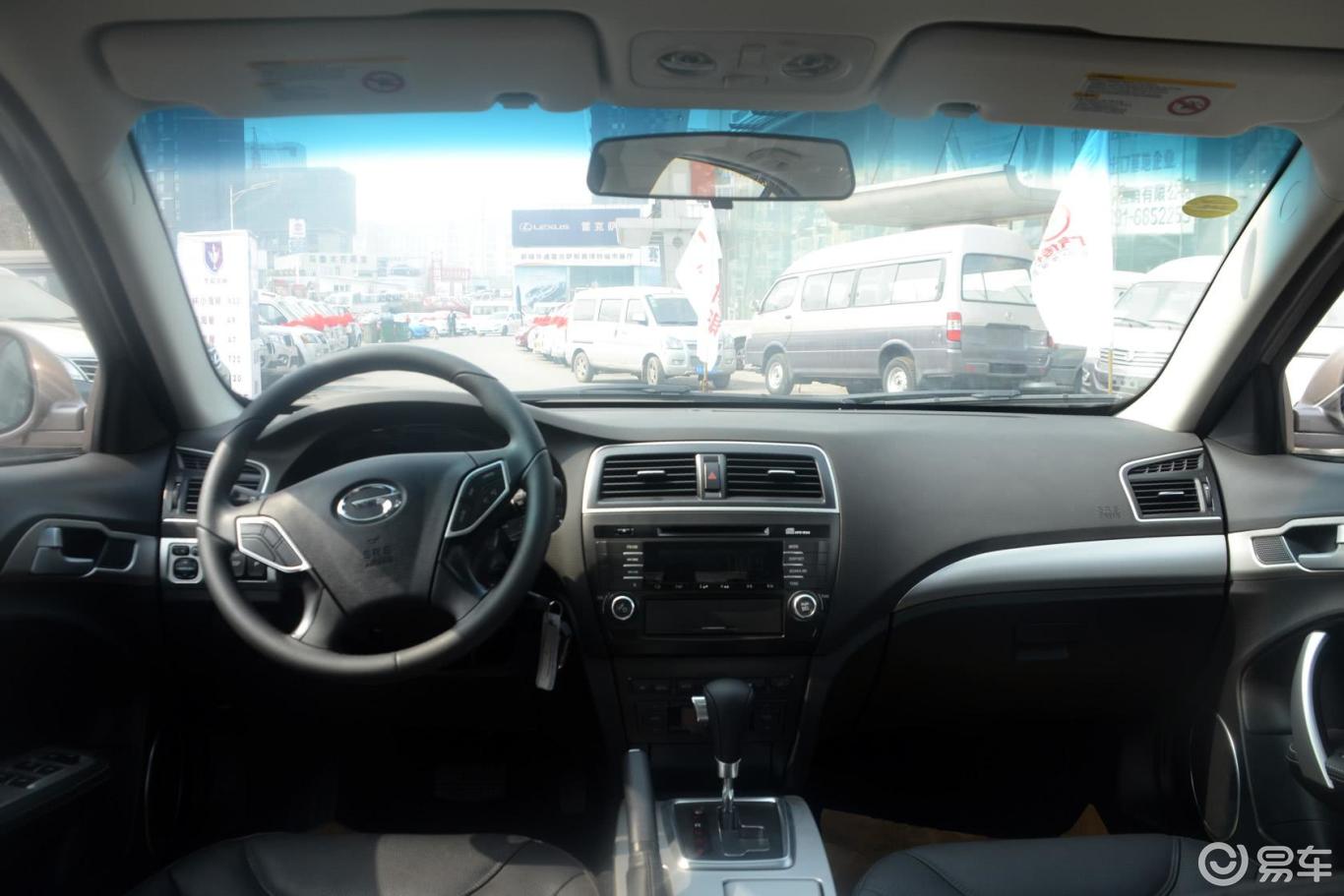 完整内饰(中间位置)