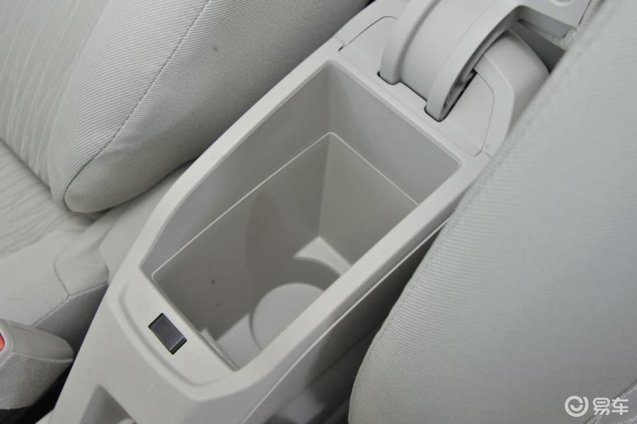 6l 手动 舒适型前排中央扶手箱空间汽车图片-汽车图片大全】-易车网