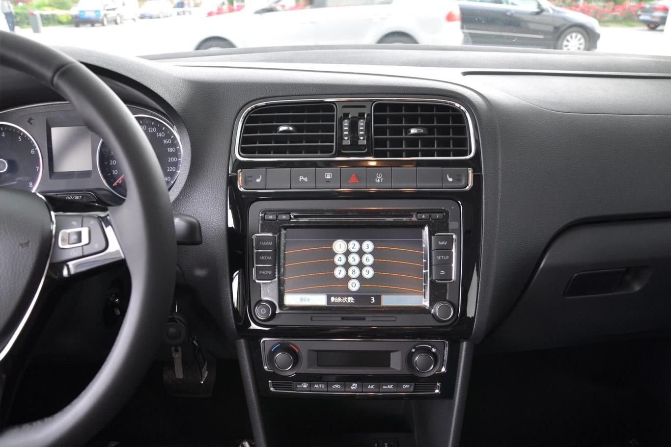 polo1.6l 自动 豪华版中控台整体