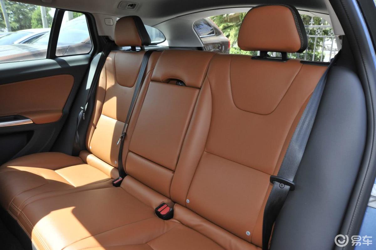 【沃尔沃v602014款t5 智雅版后排座椅汽车图片-汽车图片大全】-易车
