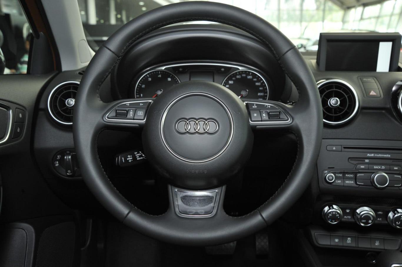 奥迪a130 tfsi 舒适型方向盘