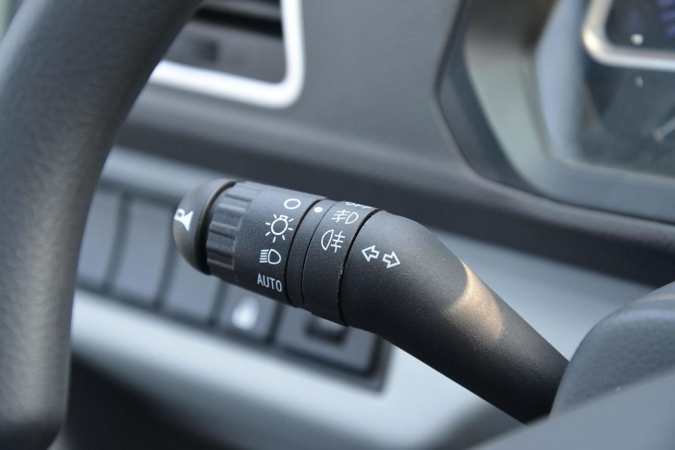 0l标准版 11座大灯开关图片