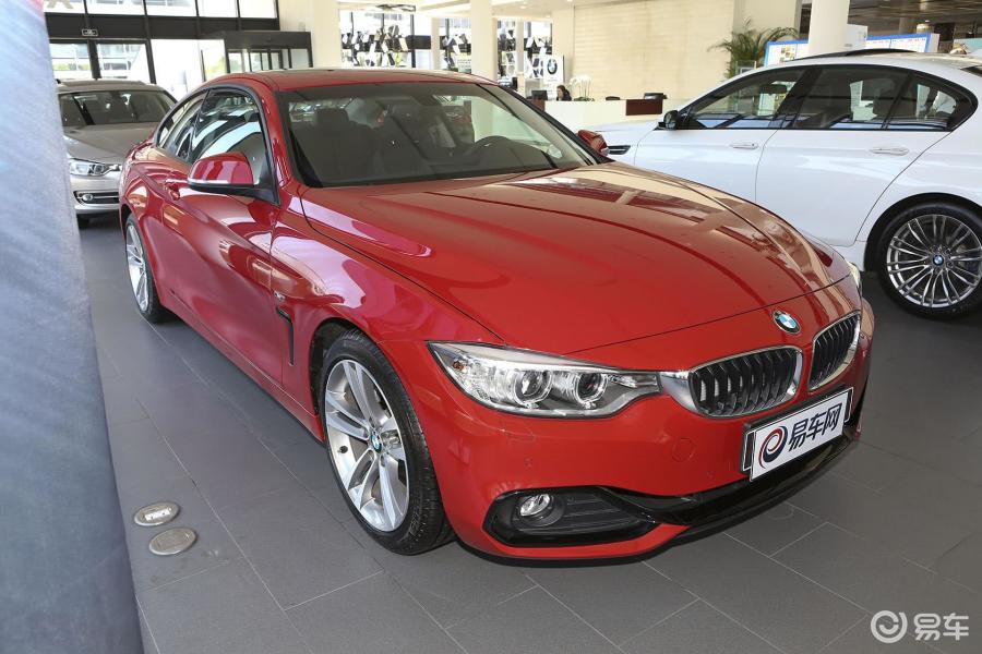 【宝马4系2014款双门轿跑车 428i 运动设计套装侧前45度车头向右水平