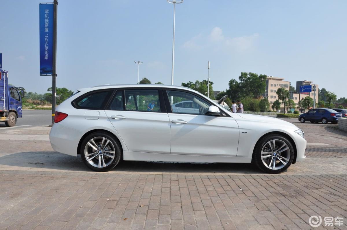 【宝马3系2013款320i 运动设计套装 旅行版侧后45度车头向左水平汽车