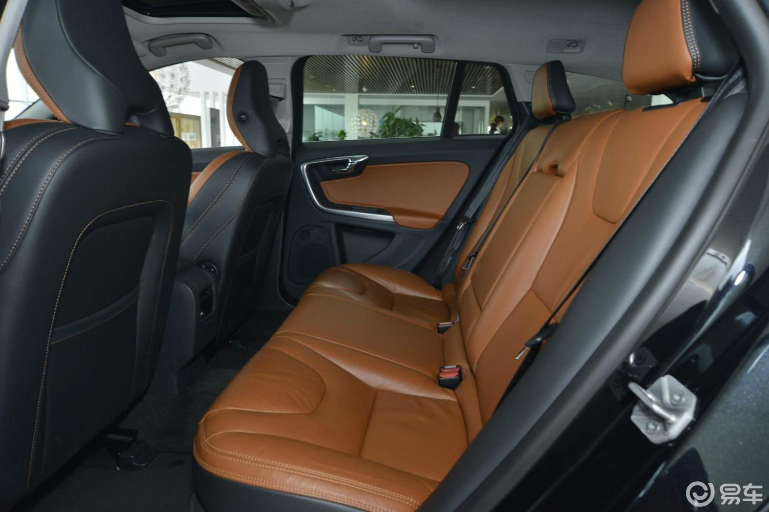 【沃尔沃v602014款t5 智雅版后排空间体验汽车图片-汽车图片大全】