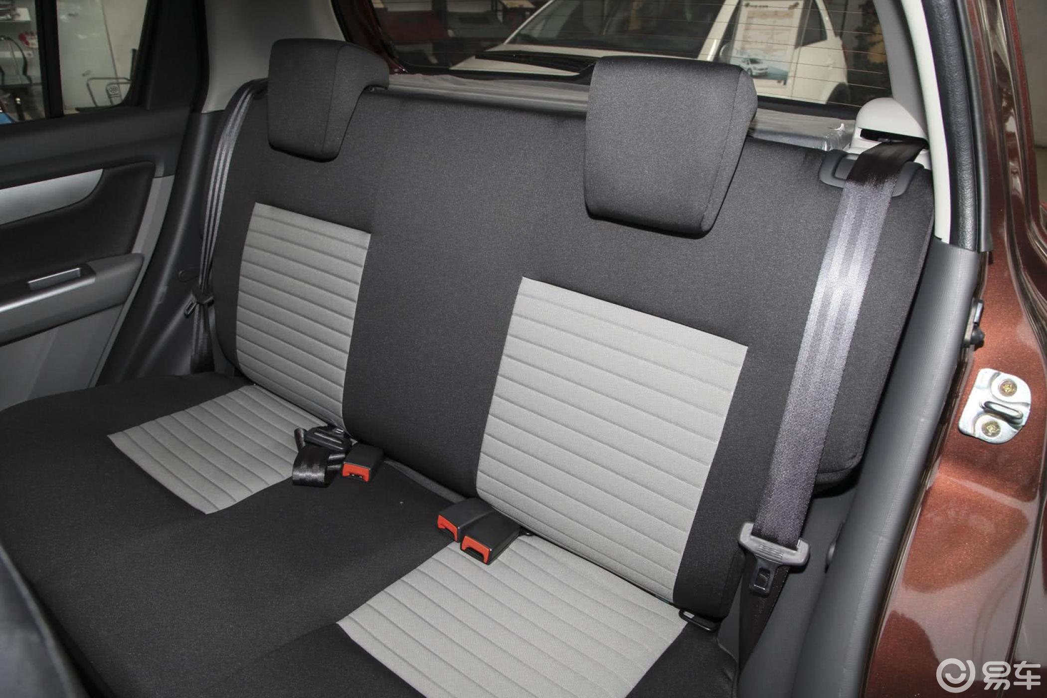 【雨燕2013款1.5l 自动 标准型后排座椅汽车图片-汽车图片大全】-易车