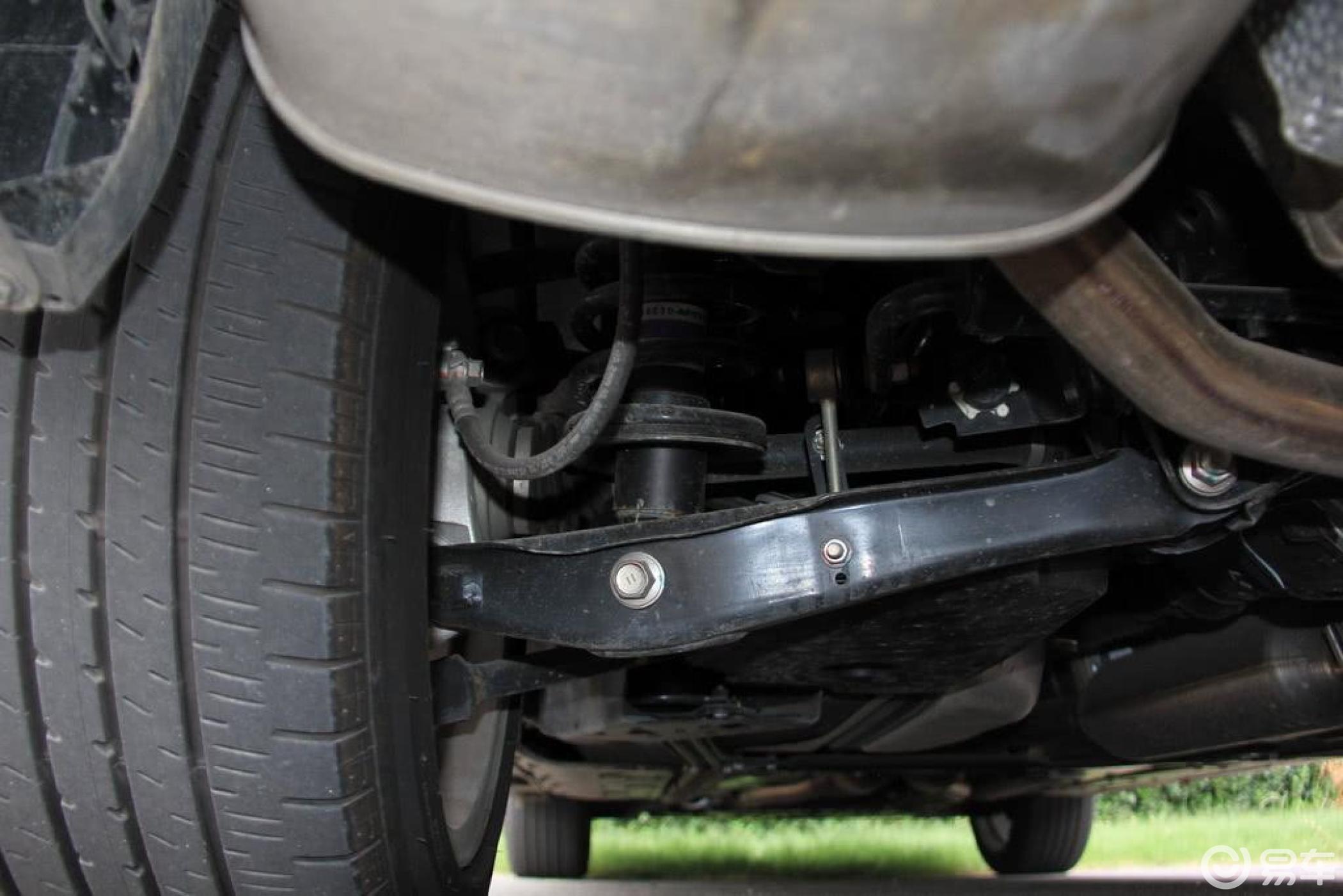 【锐志2013款2.5v 尊锐导航版后悬挂汽车图片-汽车图片大全】-易车