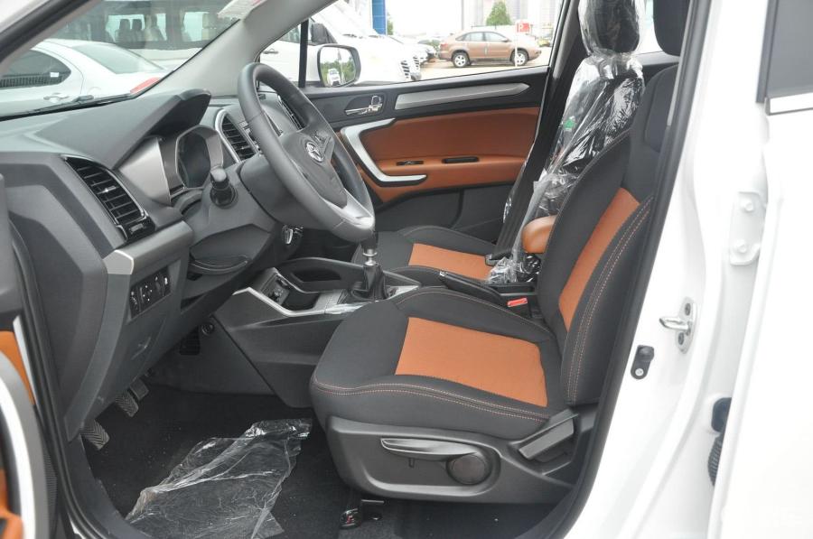 江淮瑞风s3 前排空间图