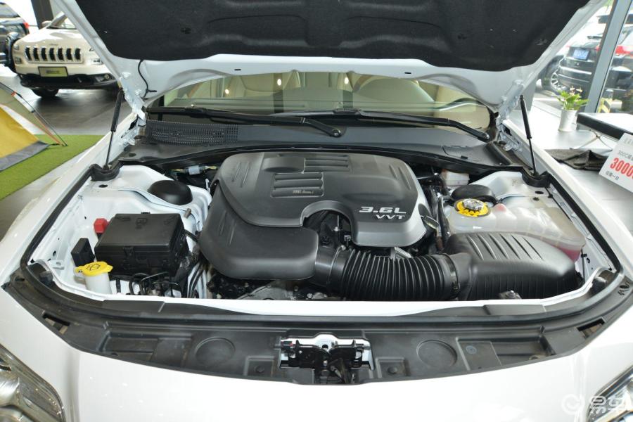 【克莱斯勒300c(进口)2013款3.