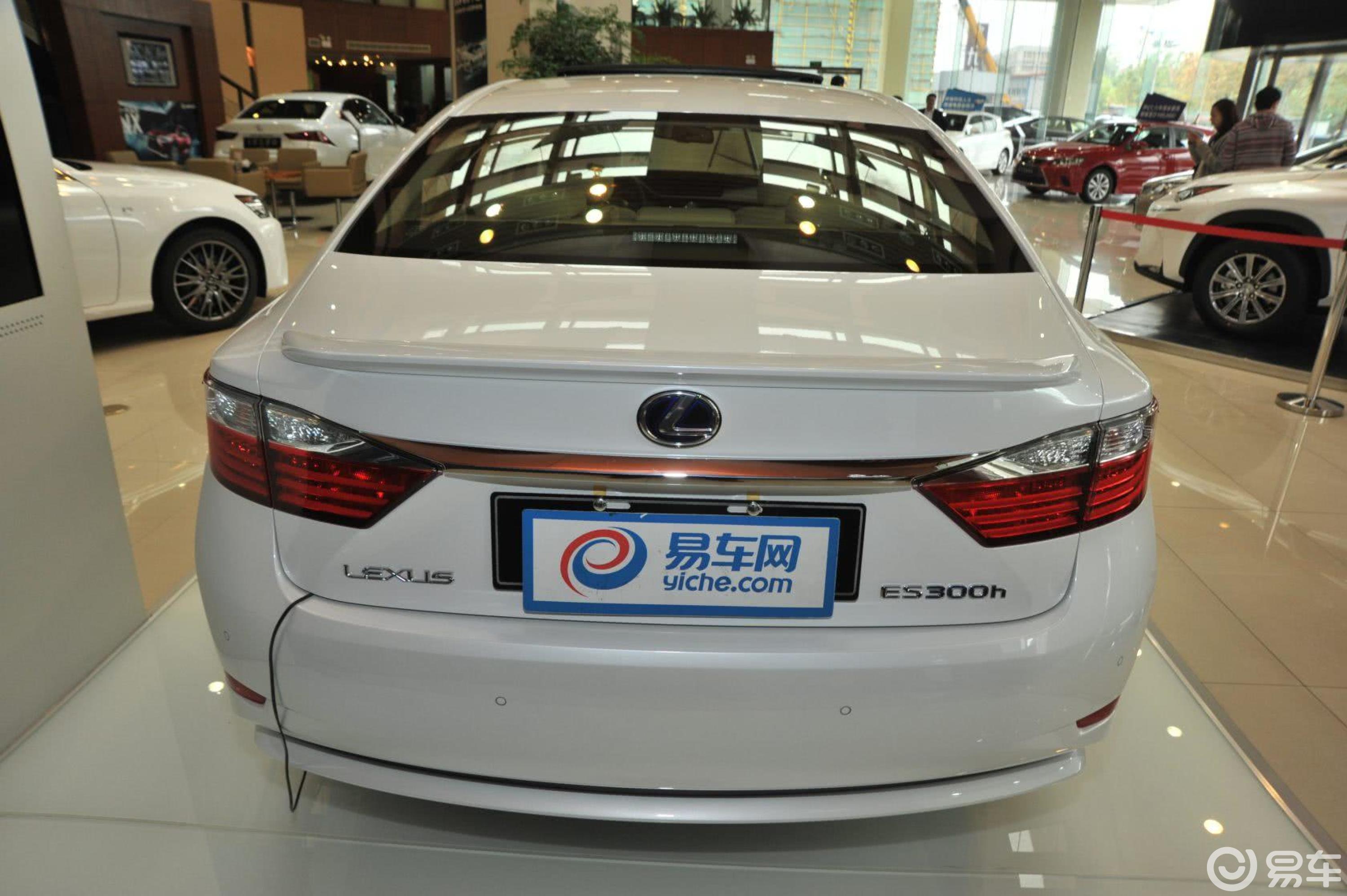 【雷克萨斯es2014款300h 舒适版正后水平汽车图片-汽车图片大全】