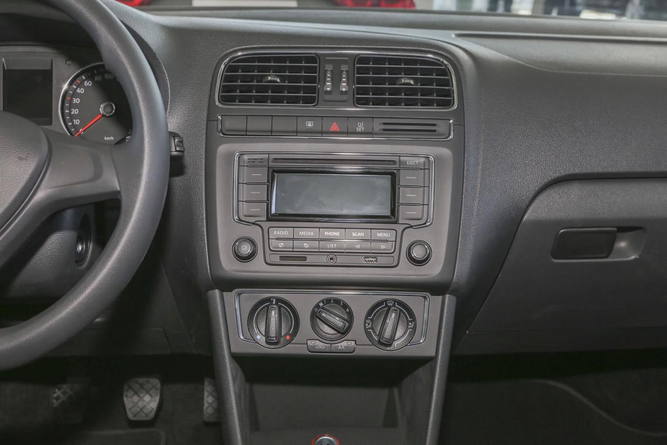 polo1.6l 手动 舒适版中控台整体