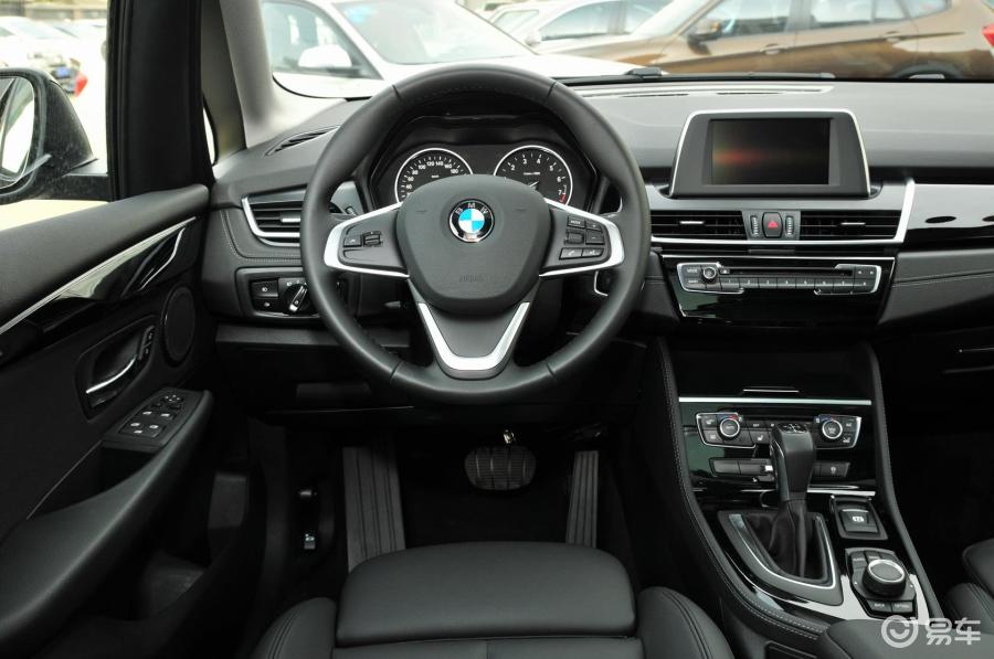 【宝马2系运动旅行车2015款218i 运动设计套装完整内饰(驾驶员位置)