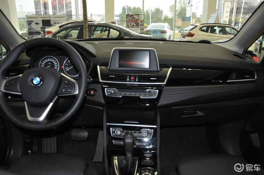 【宝马2系运动旅行车2015款218i 运动设计套装完整内饰(中间位置)汽车