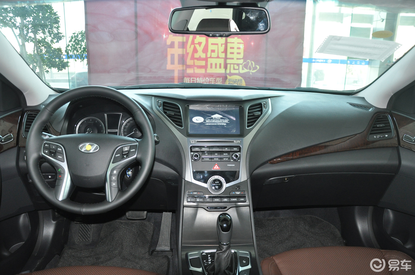 完整内饰(中间位置)