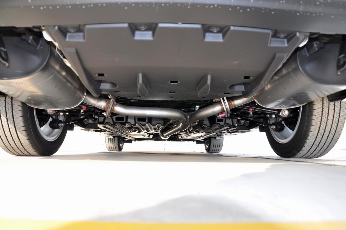 凯美瑞2.0s d-4s 6at 凌动版后悬挂