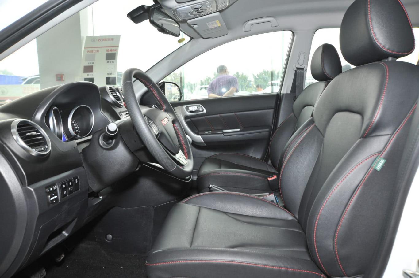 哈弗h6升级版 2.0t 手动 两驱 精英型 柴油前排空间