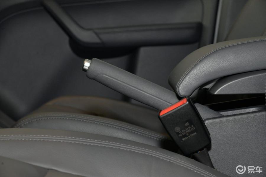 4tsi 自动 5座 舒适版驻车制动(手刹,电子,脚刹)汽车图片-汽车图片