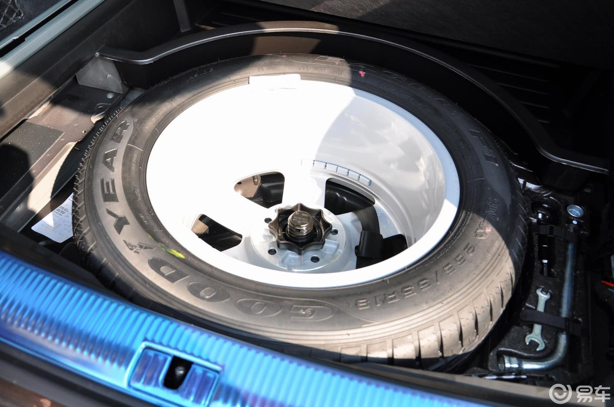 【奥迪q72015款35 tfsi quattro 进取型备胎汽车图片-汽车图片大全】