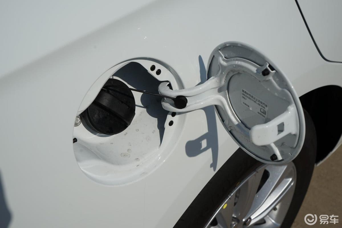 【英朗2015款15n 自动 进取型油箱盖汽车图片-汽车图片大全】-易车