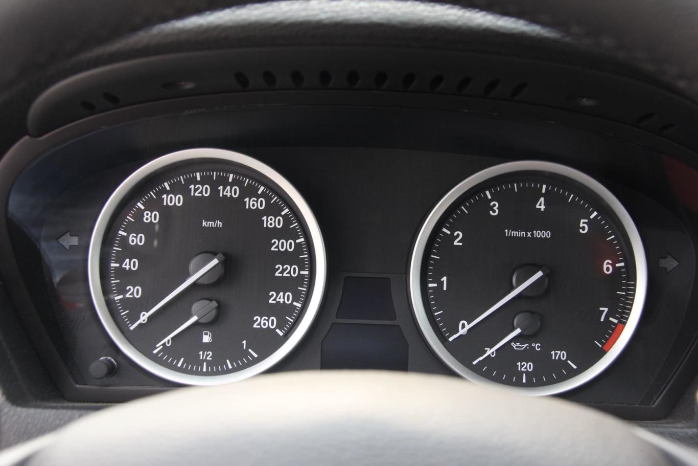 宝马x6xdrive35i 中东版仪表盘