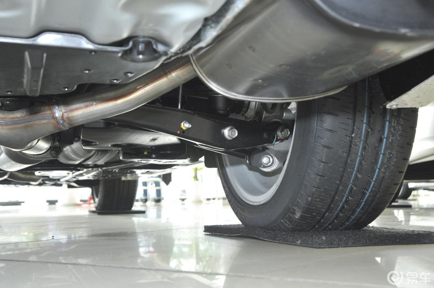 【锐志2013款2.5v 尊锐版后悬挂汽车图片-汽车图片大全】-易车