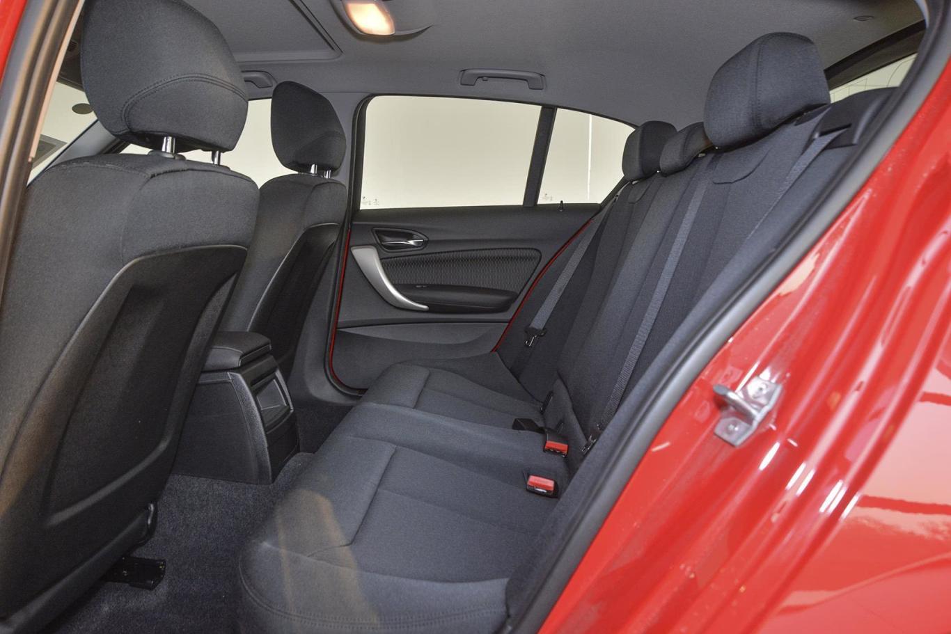 宝马1系(进口)改款 116i 领先型后排空间体验