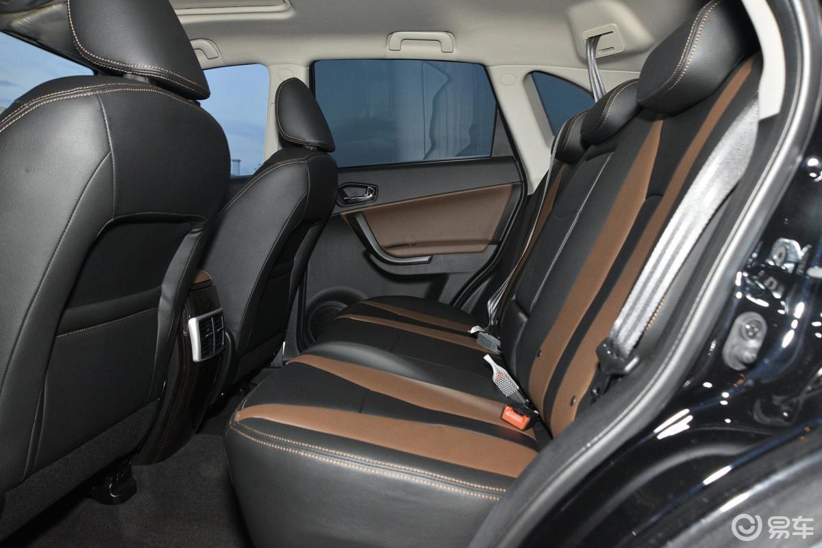 8t 自动 适时四驱 精英版后排空间体验汽车图片-汽车图片大全】-易车