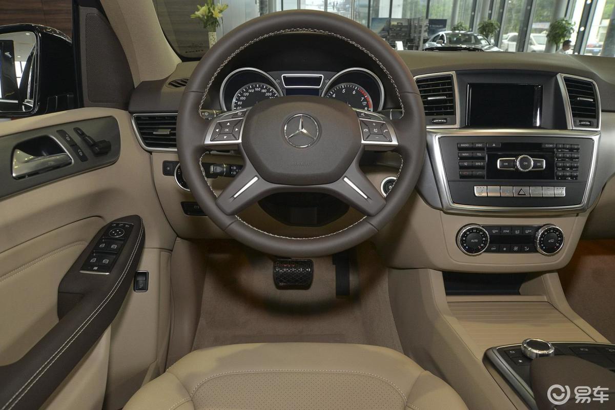 【奔驰m级2015款ml320 4matic驾驶位区域汽车图片-汽车图片大全】