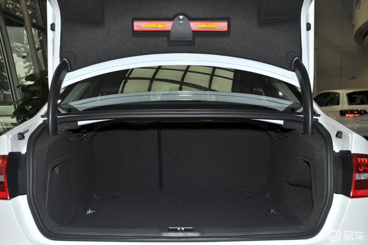 【奥迪a4l 35 tfsi 纪念智领版】奥迪a4l_35 tfsi 纪念智领版图片