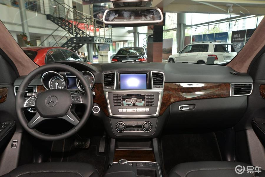 【奔驰m级2014款ml400 4matic 动感型内饰全景正拍汽车图片-汽车图片