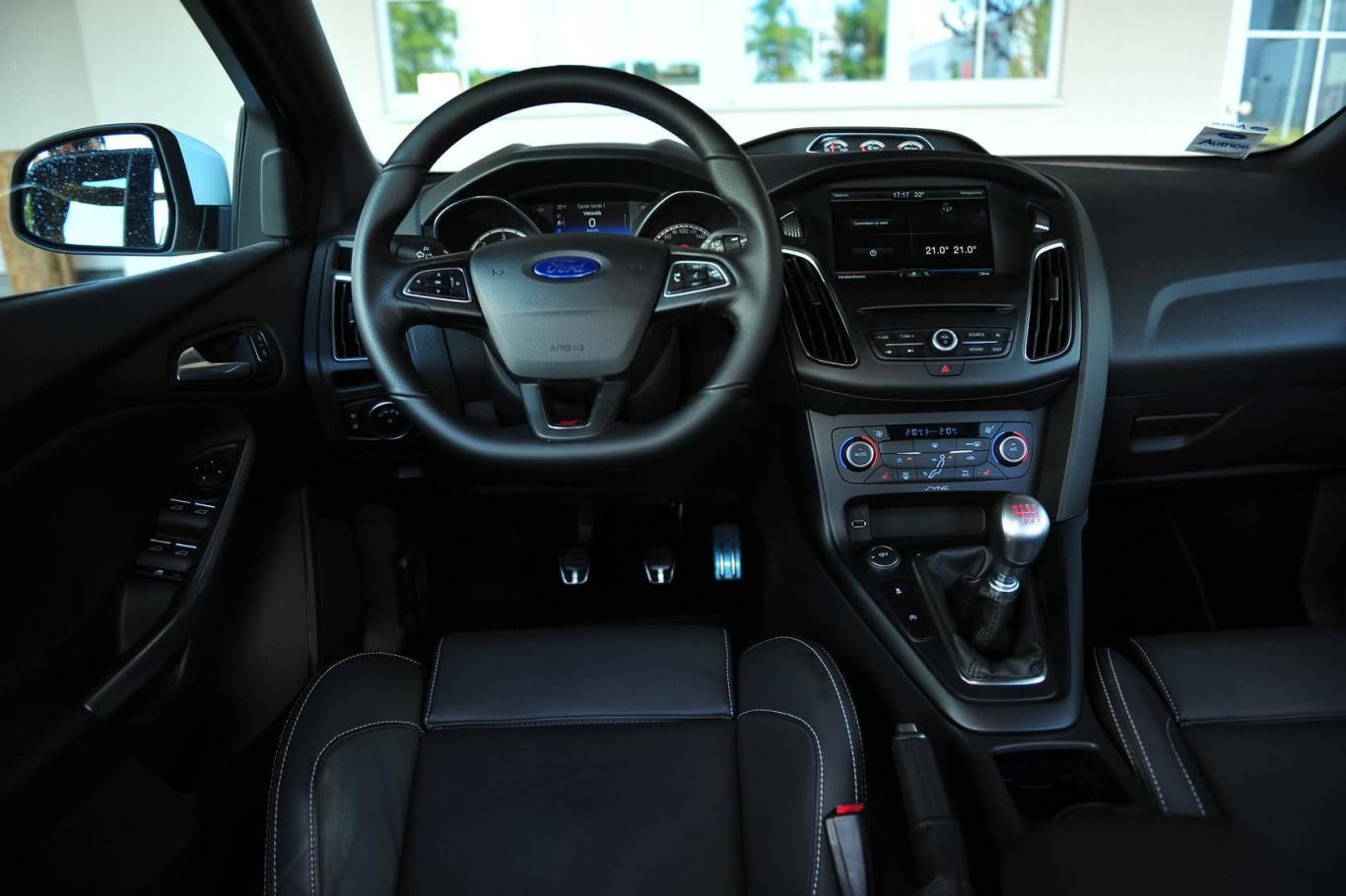 st 2.0t 手动 标准版内饰