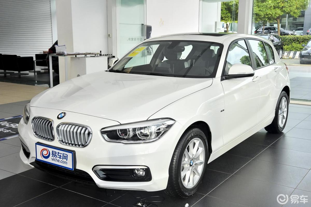 【宝马1系(进口)2015款118i 都市设计套装侧前45度车头向左水平汽车