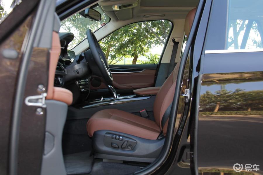 【宝马x52015款xdrive28i前排空间汽车图片-汽车图片大全】-易车网