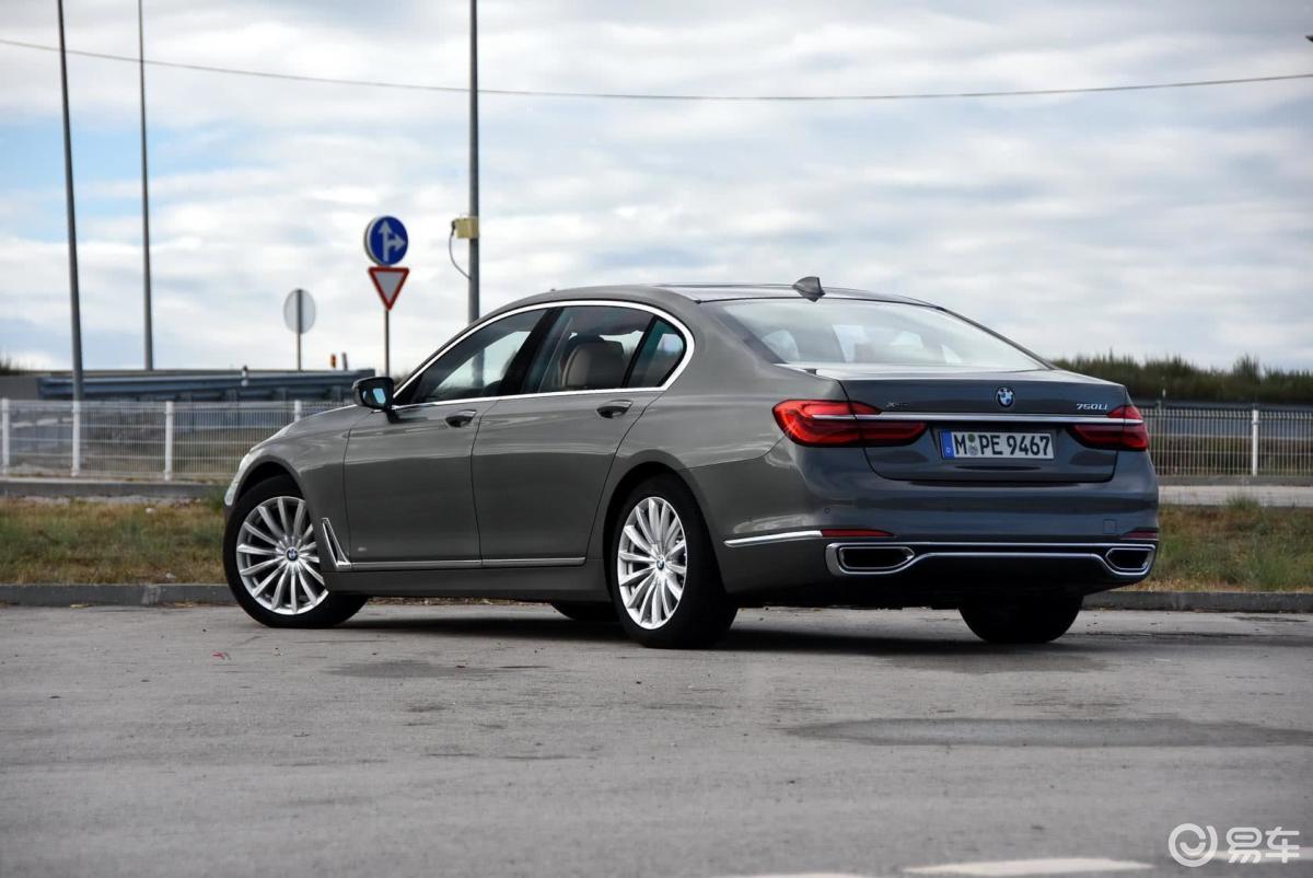 【宝马7系2016款750li xdrive 四座版侧后45度车头向左水平汽车图片