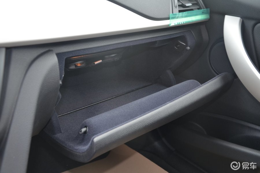 【宝马3系2014款316i 进取型手套箱汽车图片-汽车图片大全】-易车网