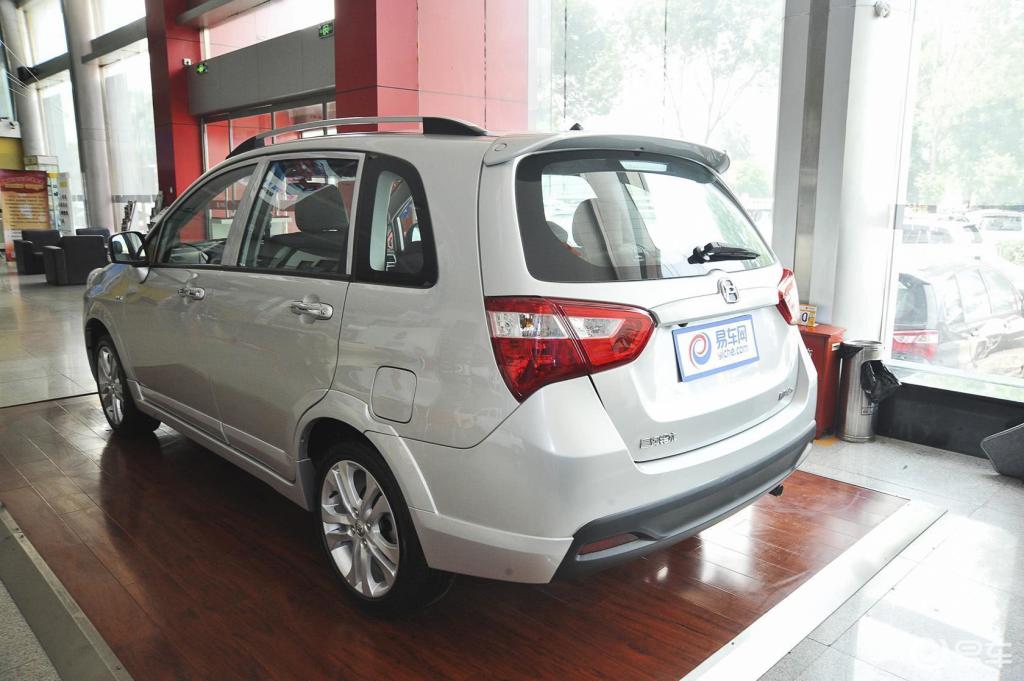 > 车型图库 >  铃木 昌河铃木 利亚纳a6两厢 外观72张 内饰100张 空间