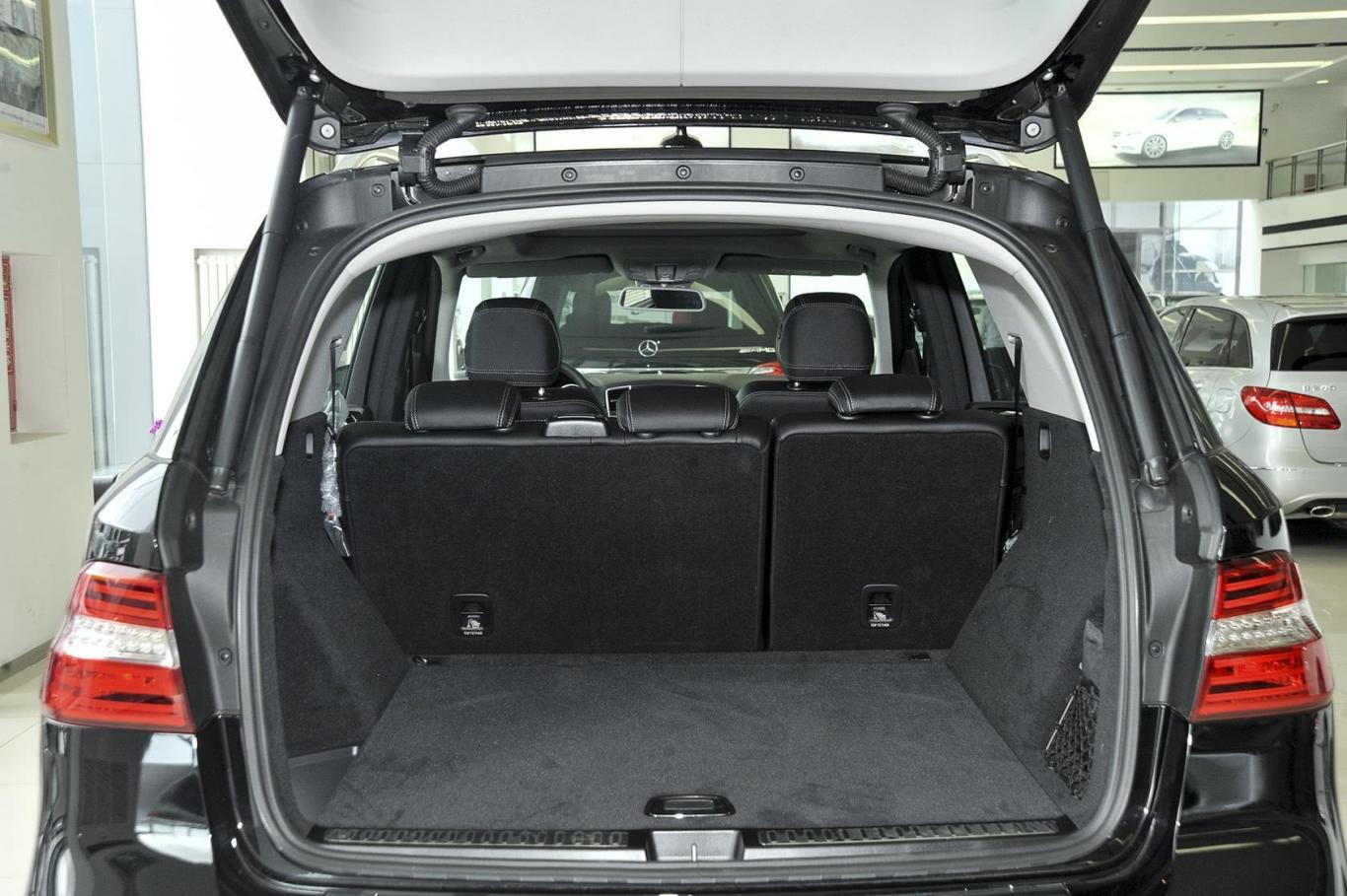 奔驰m级ml350 中东版行李箱空间